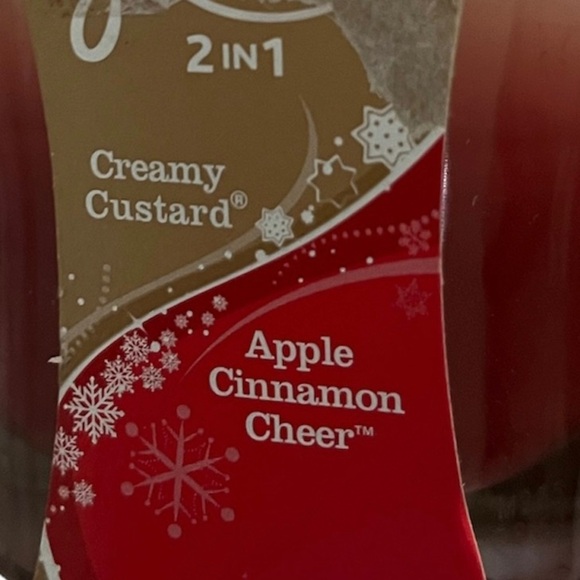 2 brand new glade 2-in-1 creamy custard & apple cinnamon cheer candles - Picture 3 of 4